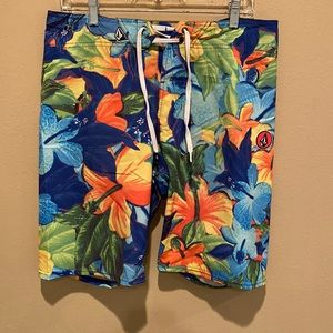 Volcom board shorts size 31
